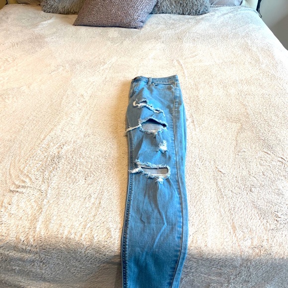 High rise distressed booty lifting jeans - Picture 2 of 2